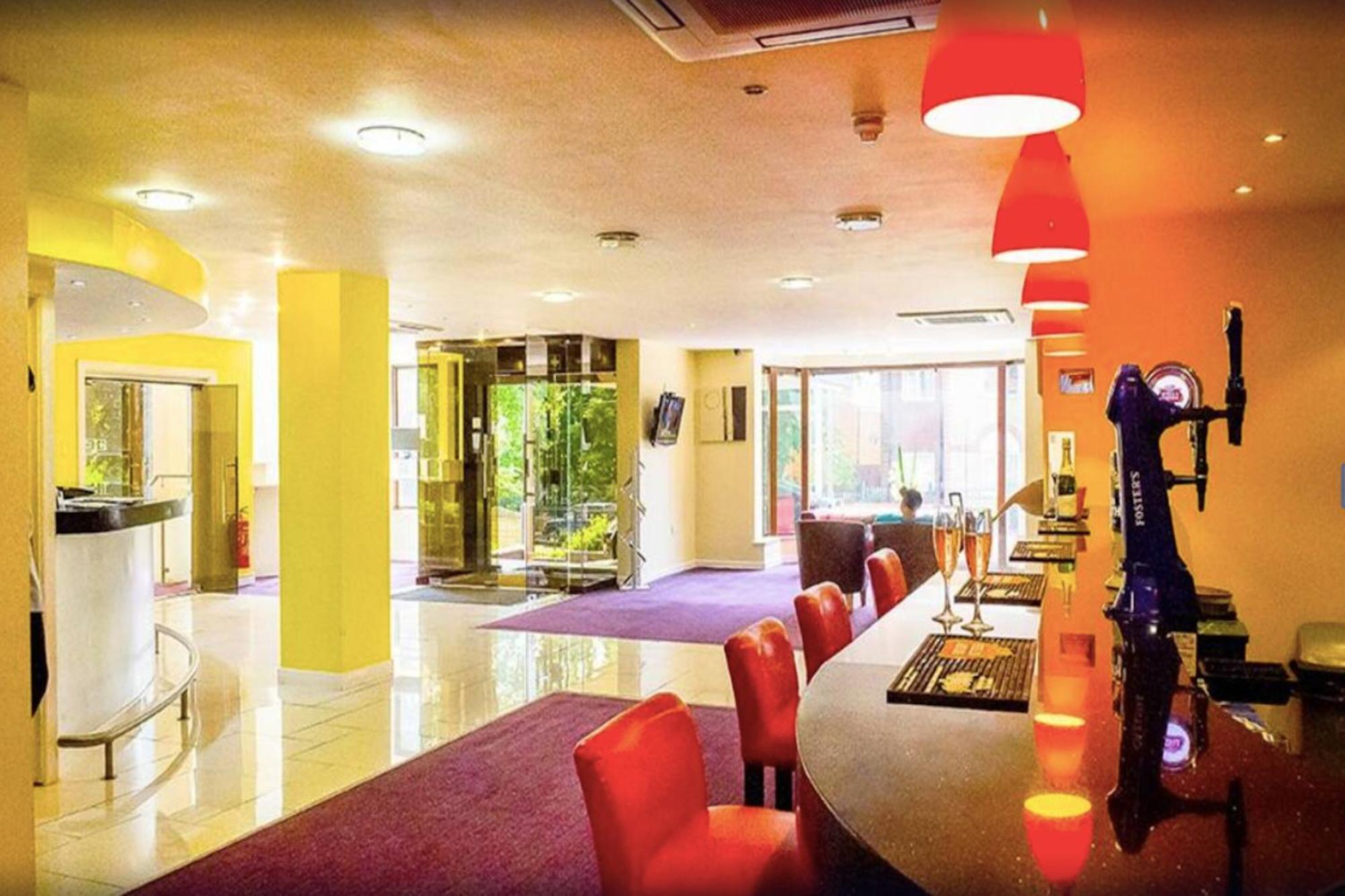 The Luton Hotel Екстер'єр фото