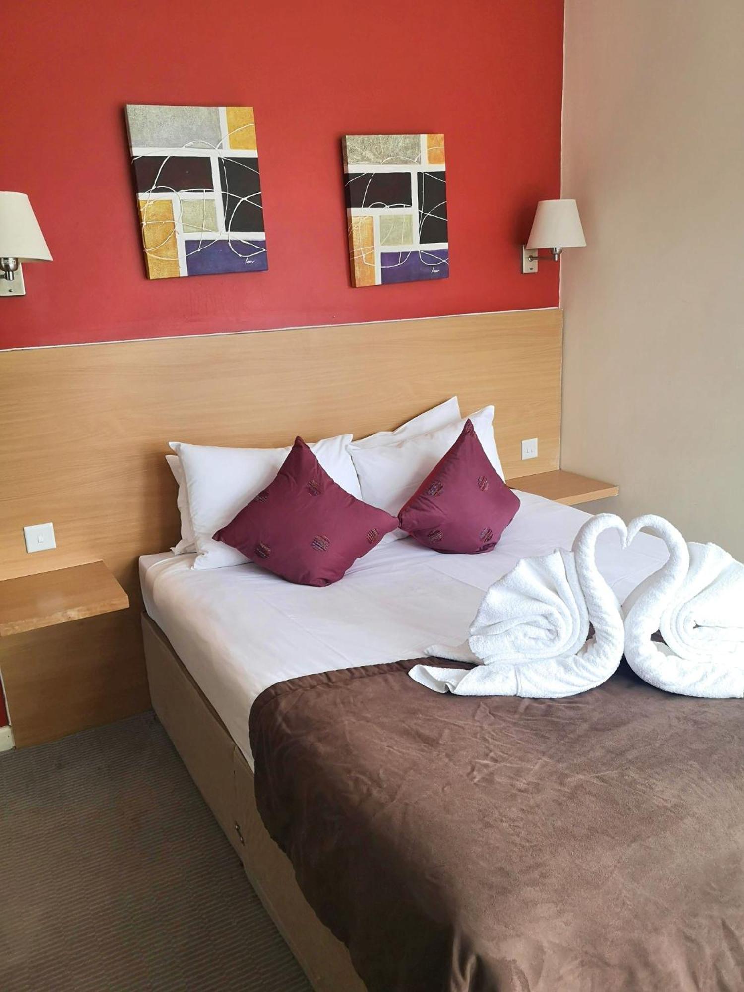 The Luton Hotel Екстер'єр фото